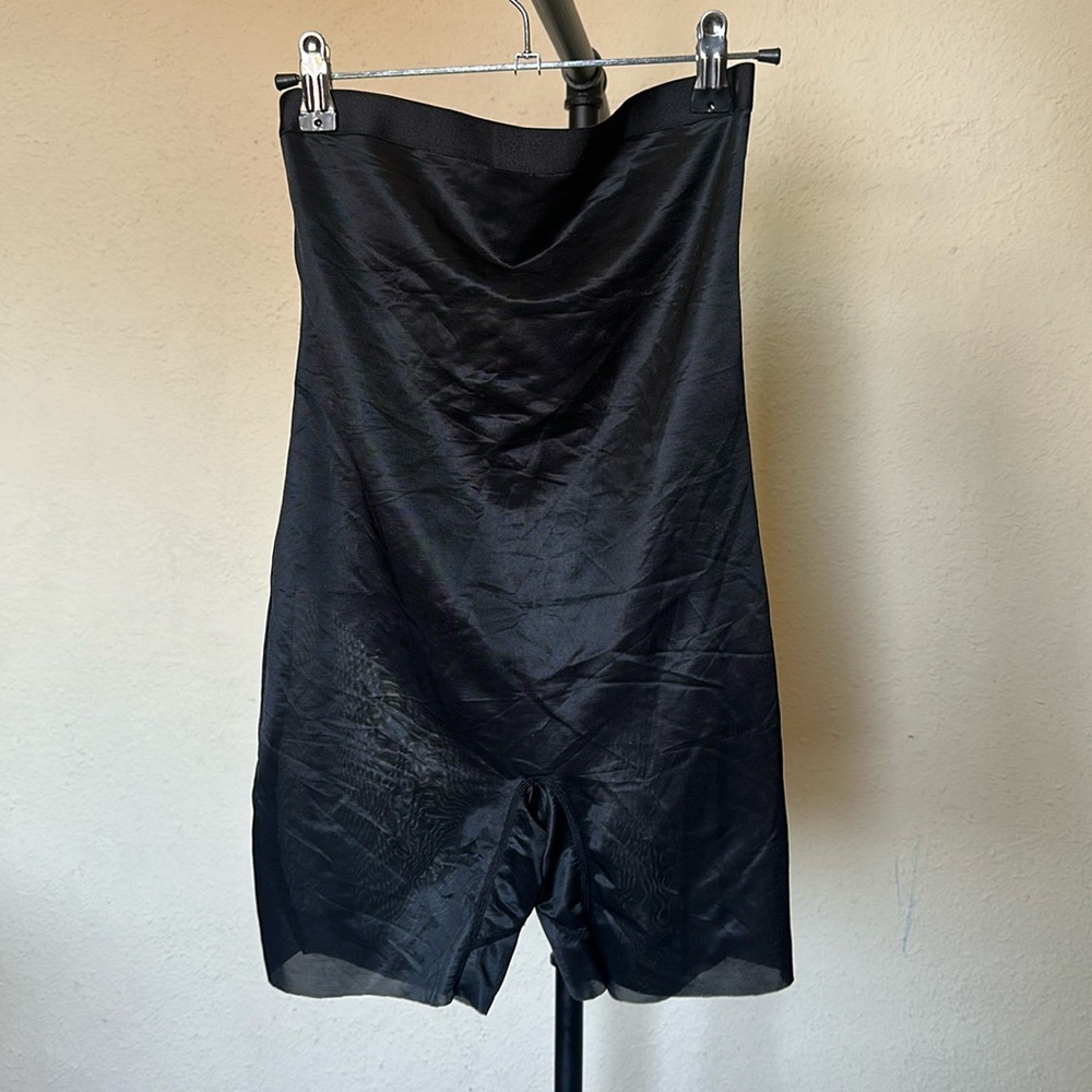 Skims Barely There Mid Thigh Short‎ in Onyx black Shape-wear Size L